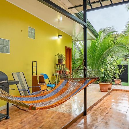 Yellow House Quepos Dış mekan fotoğraf