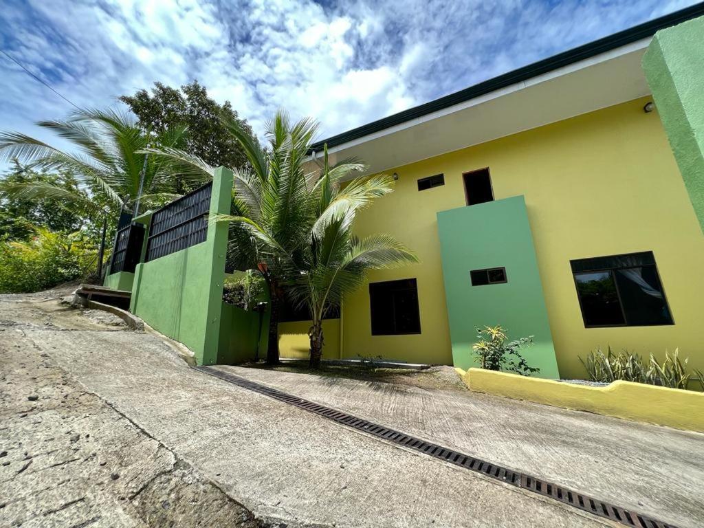 Yellow House Quepos Dış mekan fotoğraf